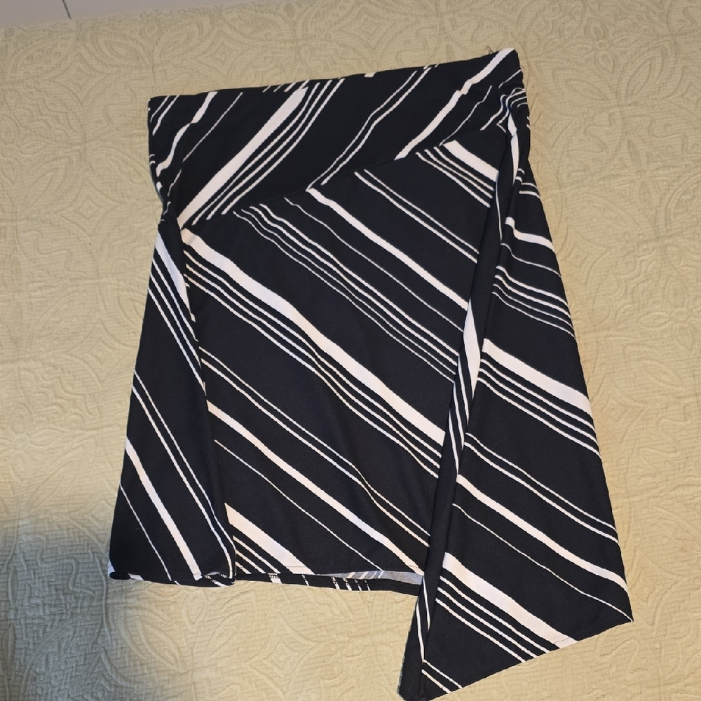 Liz Claiborne Asymmetrical Striped Skirt in Black and White